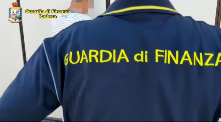 Auto di lusso, la Guardia di Finanza scopre una maxi frode internazionale