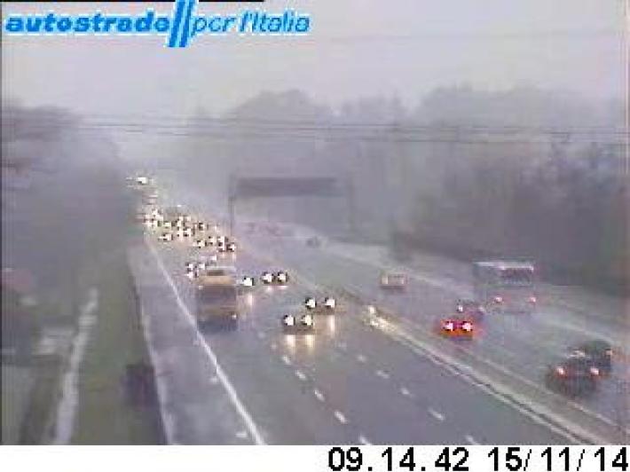 Nubifragio: 7 chilometri di coda sull'A1 tra Piacenza e Fiorenzuola