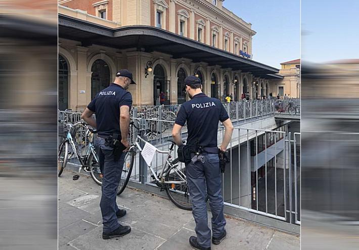 Tenta di rubare una bicicletta,   marocchino arrestato 