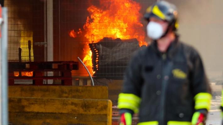A fuoco un capannone in via Emilio Lepido. Parlano i testimoni