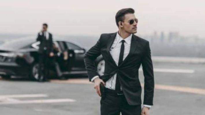 L'ex compagna assillante? Tenuta a bada dai bodyguard armati. E per lei scatta la condanna a 3 mesi