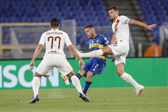 Alves svetta, Kulusevski due passi indietro