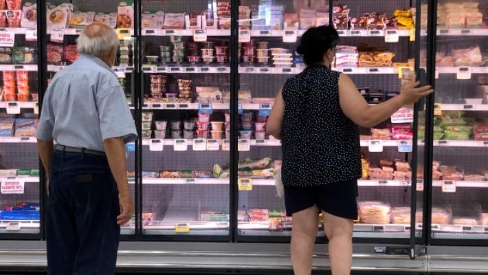 Carta della spesa: 382 euro nel carrello per chi &egrave; in difficolt&agrave;