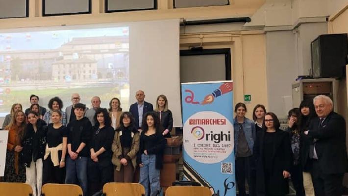 Il drappo del Palio disegnato dai ragazzi del Toschi