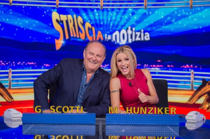 Gerry Scotti e Michelle Hunziker a Striscia la Notizia 