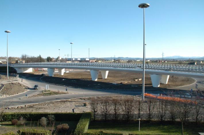 Auto si ribalta in tangenziale sud all'alba: un ferito di media gravit&agrave;