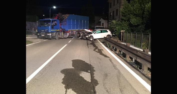 Incidente nella notte a Marzolara: scontro tra un'auto e un camion: un ferito