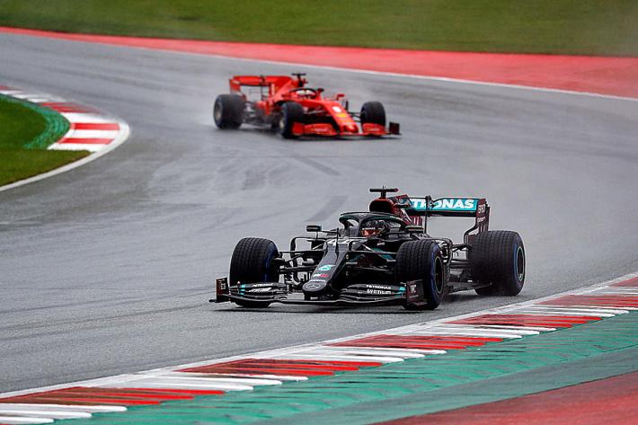 Gp Stiria: pole a Hamilton, Ferrari decima e undicesima