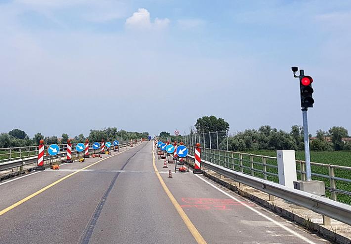 Ponte sul Po vietato ai mezzi pesanti: agricoltori in crisi