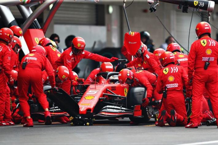 Pasticcio Ferrari, scontro  Leclerc-Vettel entrambi costretti al ritiro