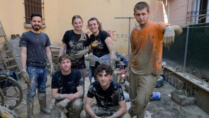 &laquo;Qui ci chiamano Burdel de paciug&raquo;. Le testimonianze degli &laquo;Angeli del fango&raquo; parmigiani