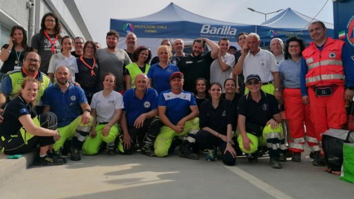 Volontari in Romagna, il cuore oltre il fango e la polvere