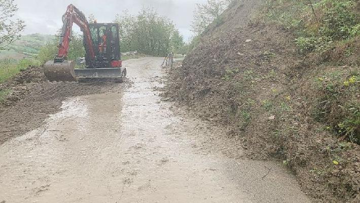 Bomba d'acqua a Lagrimone: strade chiuse, danni su danni. Anche i cimiteri in pericolo