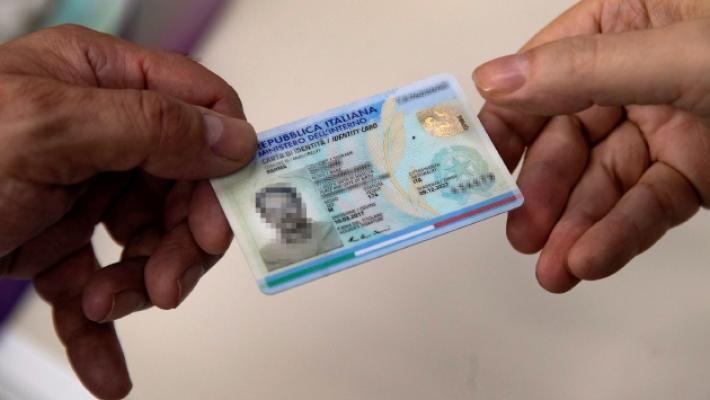 Vignali: &laquo;Carta d'identit&agrave; elettronica, inaccettabili 50 giorni di attesa&raquo;. A Reggio bastano pochi giorni