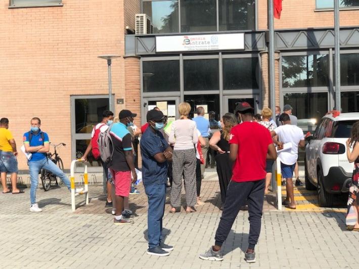 Agenzia delle entrate, "noi qui in lunghissima coda" (di nuovo)