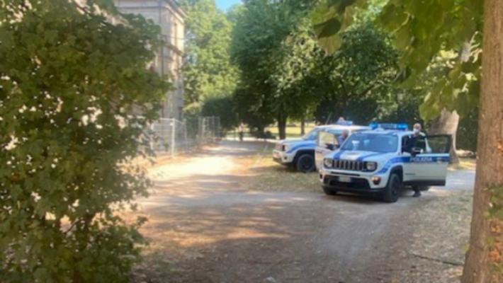 &laquo;La mia bambina terrorizzata da quell'uomo col machete al Parco Ducale&raquo;