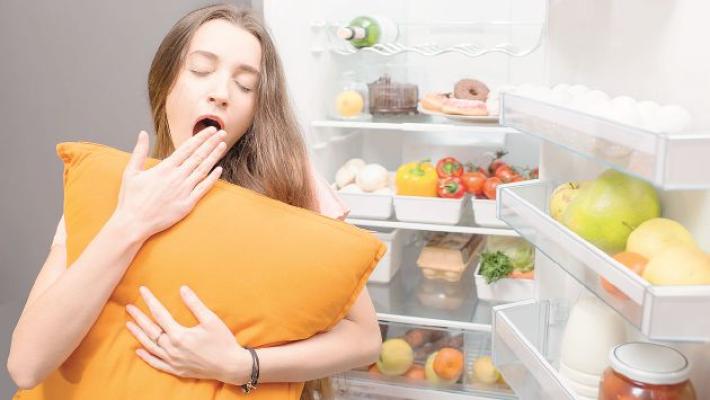 Il &laquo;cibo spazzatura&raquo; rovina il sonno. E ci fa pi&ugrave; stanchi