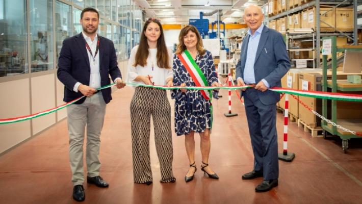 Lincotek, mezzo secolo di successi. Festa e taglio del nastro del nuovo stabilimento di Pontescodogna