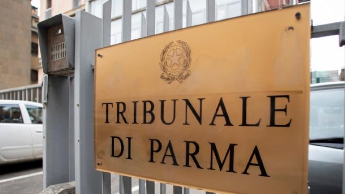 Una &laquo;promessa&raquo; in cambio di due vasi preziosi: paga con un assegno  scoperto, condannato