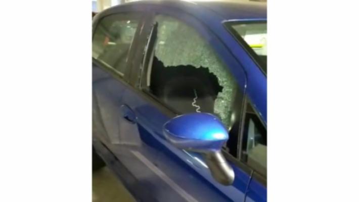 Strage di auto in stazione: una ventina i veicoli presi di mira