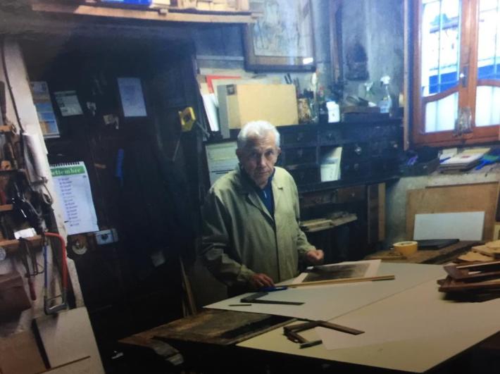 Addio a Vittorio Spaggiari, le sue cornici erano opere d'arte