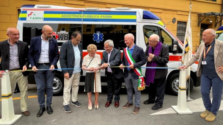 Vince la causa in tribunale e dona un'ambulanza alla Pubblica Assistenza