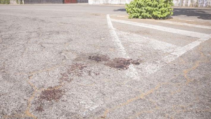 Accoltellato davanti al Mu: caccia all'aggressore in fuga.  Si analizzano i filmati delle telecamere sul piazzale