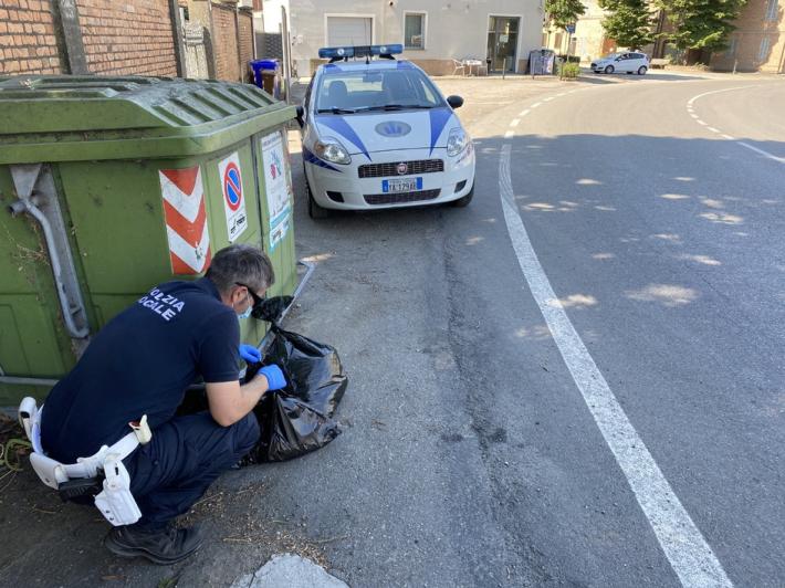 Tre lombarde a Soragna per disfarsi dei rifiuti: viste e multate