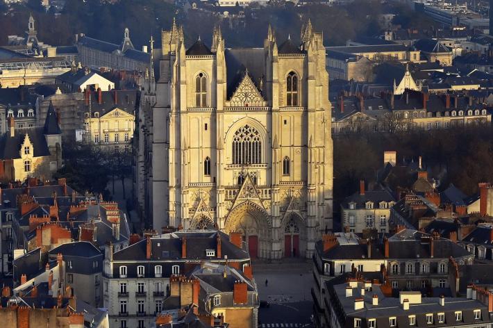 Vasto incendio nella cattedrale di Nantes