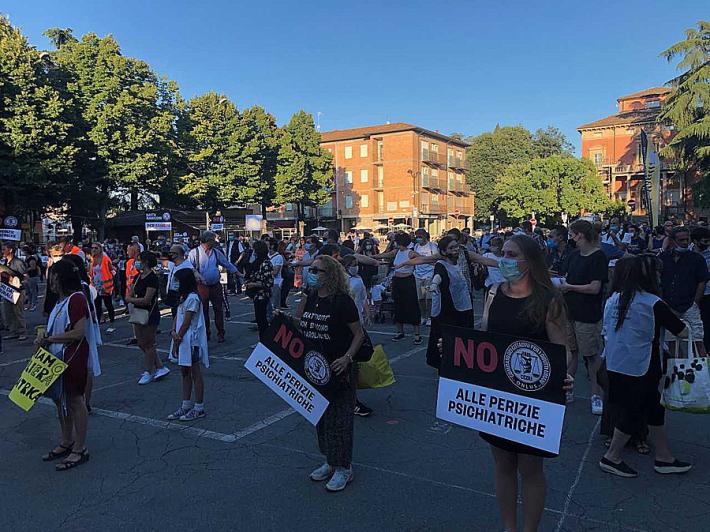 Manifestazione sul tema degli affidi
