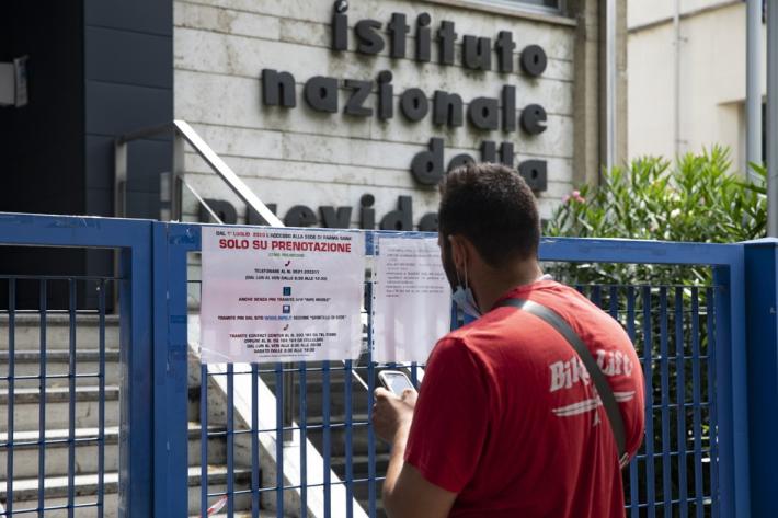 Uffici statali: le pratiche restano un'odissea. E il sito Inps sbaglia il numero di telefono