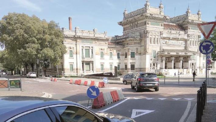 Via la rotatoria del Berzieri. Riapre il parco Mazzini