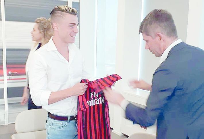 &laquo;Quella firma da professionista con il Milan: una bella emozione&raquo;