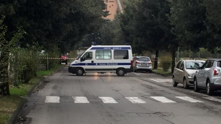 Taglia le gomme alle auto in sosta: individuato