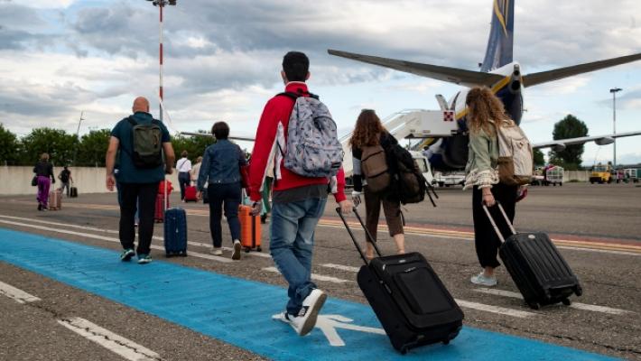 Voglia di ferie, ma i prezzi di hotel, voli e ristoranti sono alle stelle