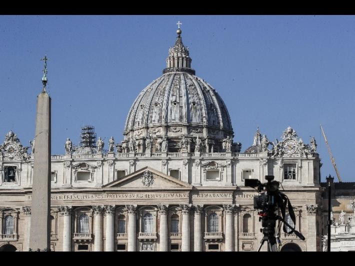 Vaticano: i laici potranno celebrare in via eccezionale nozze e funerali