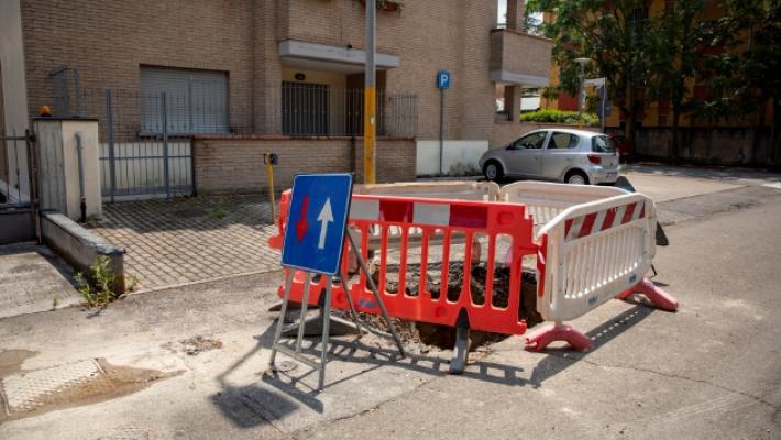 Quell'acqua sporca in via Scarabelli Zunti