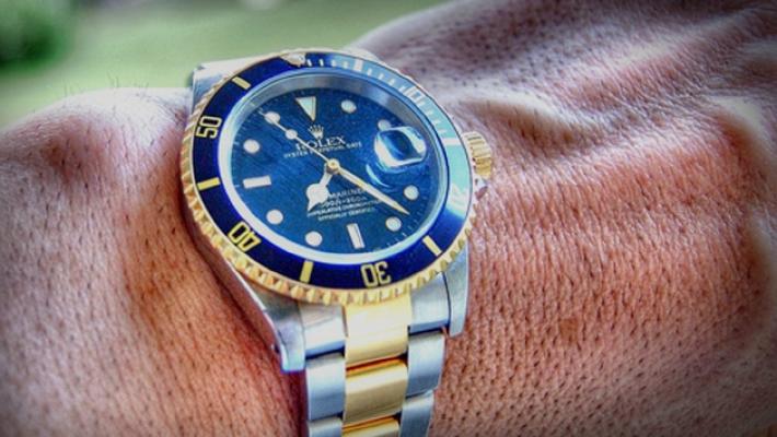 Colorno, compra un Rolex con un assegno scoperto, ma l'impronta digitale lo incastra
