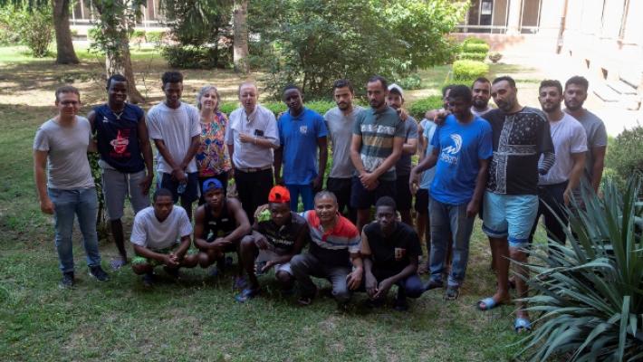 Trenta ragazzi in fuga dalle guerre in cerca di un futuro