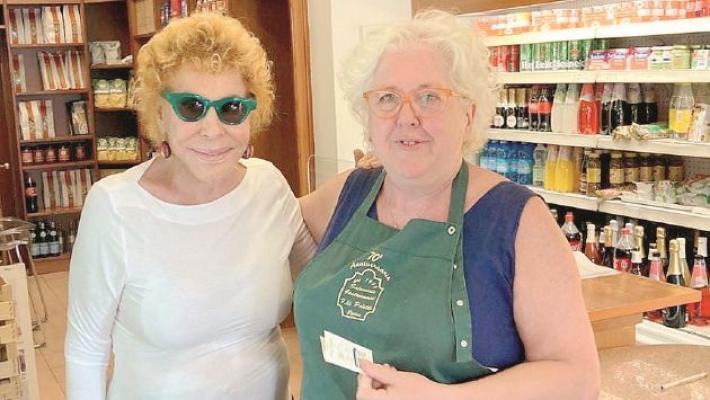 Ornella Vanoni a Parma: ha fatto tappa  alla gastronomia Poletti