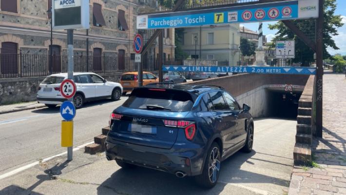 Coppia di svizzeri derubata al Toschi