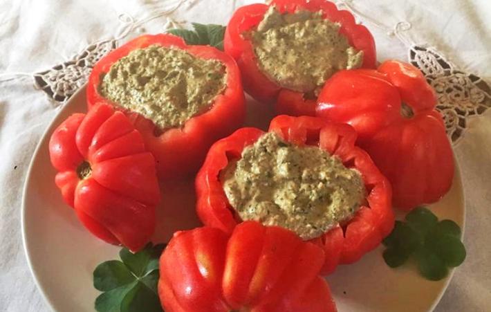 Pomodori ripieni, quando si mette nel piatto il buono dell'estate