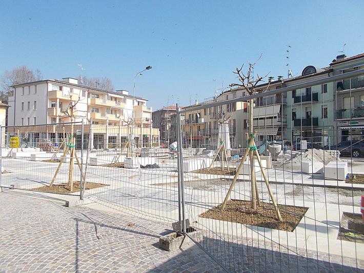 La nuova piazza Fornia: domenica sera l'inaugurazione