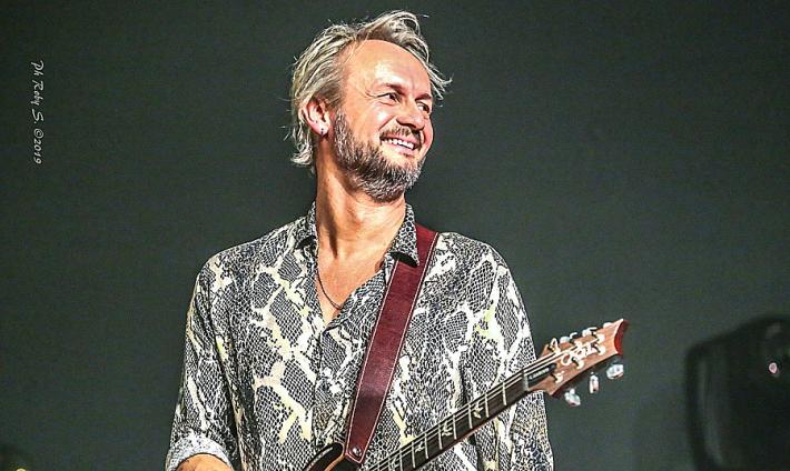 Vita da chitarristi: 'Nel mio libro racconto che chi suona uno strumento non &egrave; mai solo'