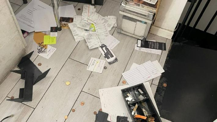 Ancora un'altra spaccata nella notte