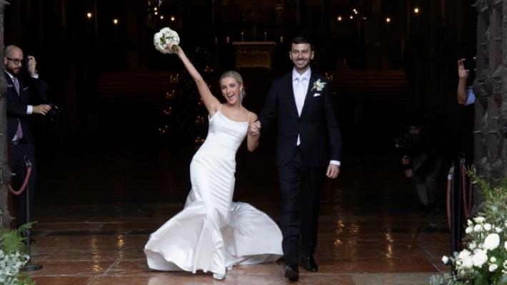 Emily e Oliver Krause in Duomo a Parma per il loro &laquo;s&igrave;&raquo;: tanti amici e Gigi Buffon con Ilaria D'Amico