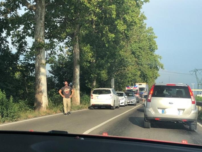 Due incidenti alle 10 e mezza circa in due diversi luoghi della provincia, a Parola e a Sanguinaro, coinvolti diversi mezzi: traffico sulla via Emilia critico