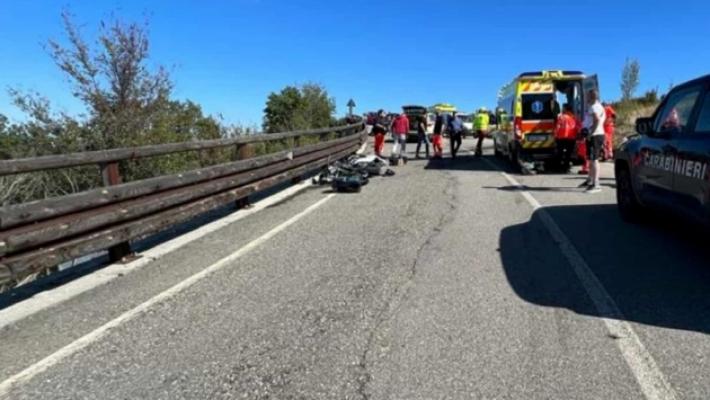 Schianto sulla Cisa, muore un 22enne: lo strazio della madre e l'incredulit&agrave; degli amici