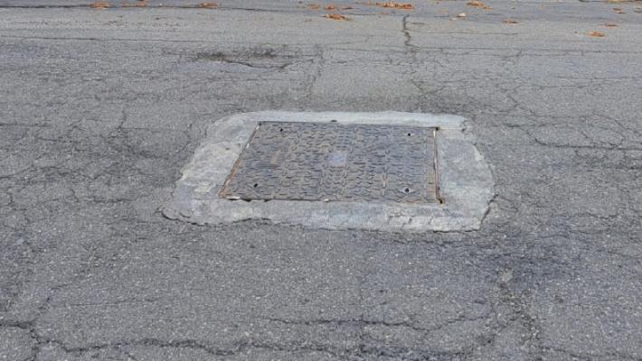 Salso, la protesta dei residenti: &laquo;Quel tombino non ci fa dormire&raquo;