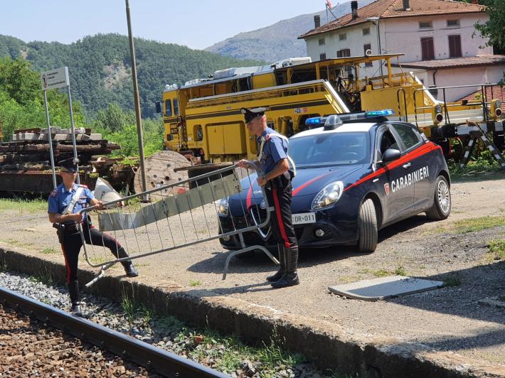I Carabinieri scongiurano il deragliamento di un treno